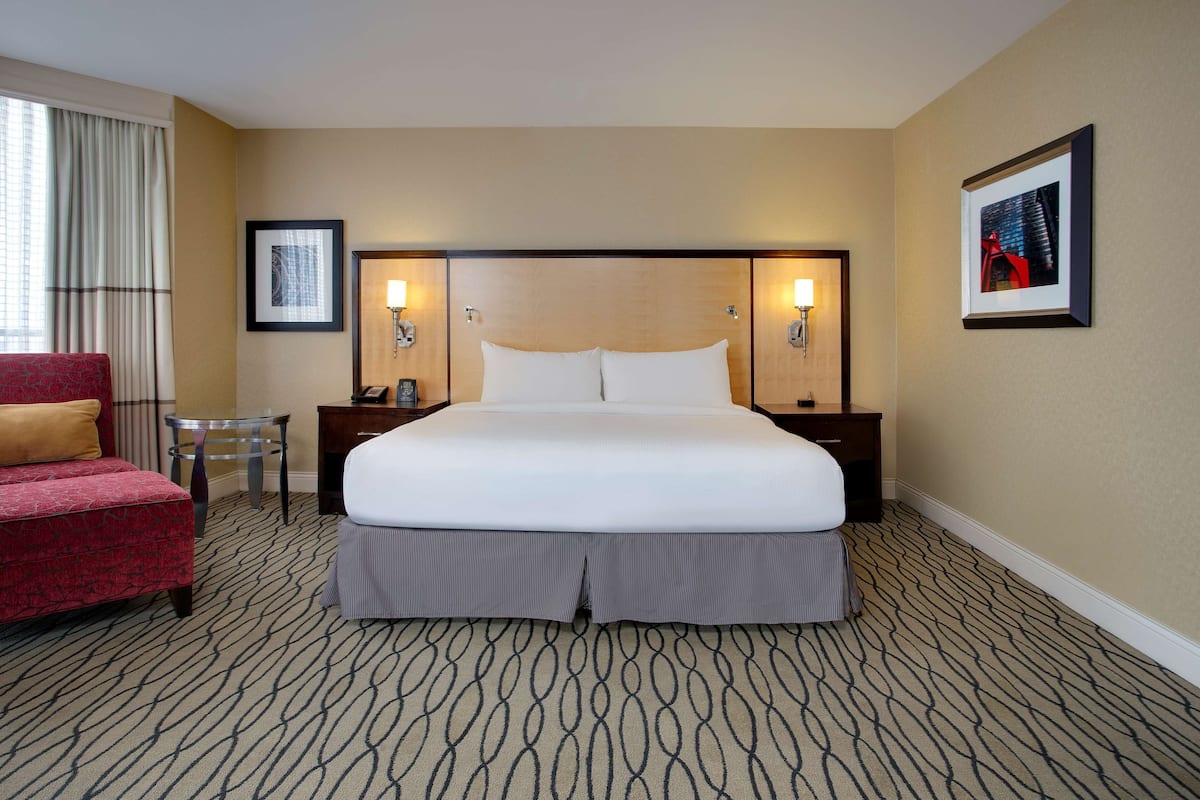 Down comforters, in-room safe, desk, free cribs/infant beds