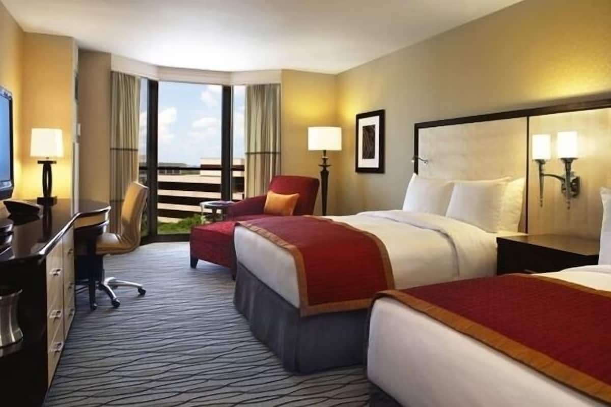 Down comforters, in-room safe, desk, free cribs/infant beds