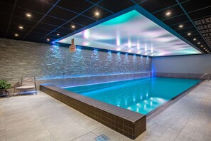 Indoor pool, pool loungers