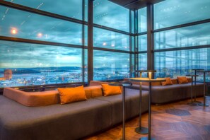 2 bar/dinlenme salonu, çatı barı 