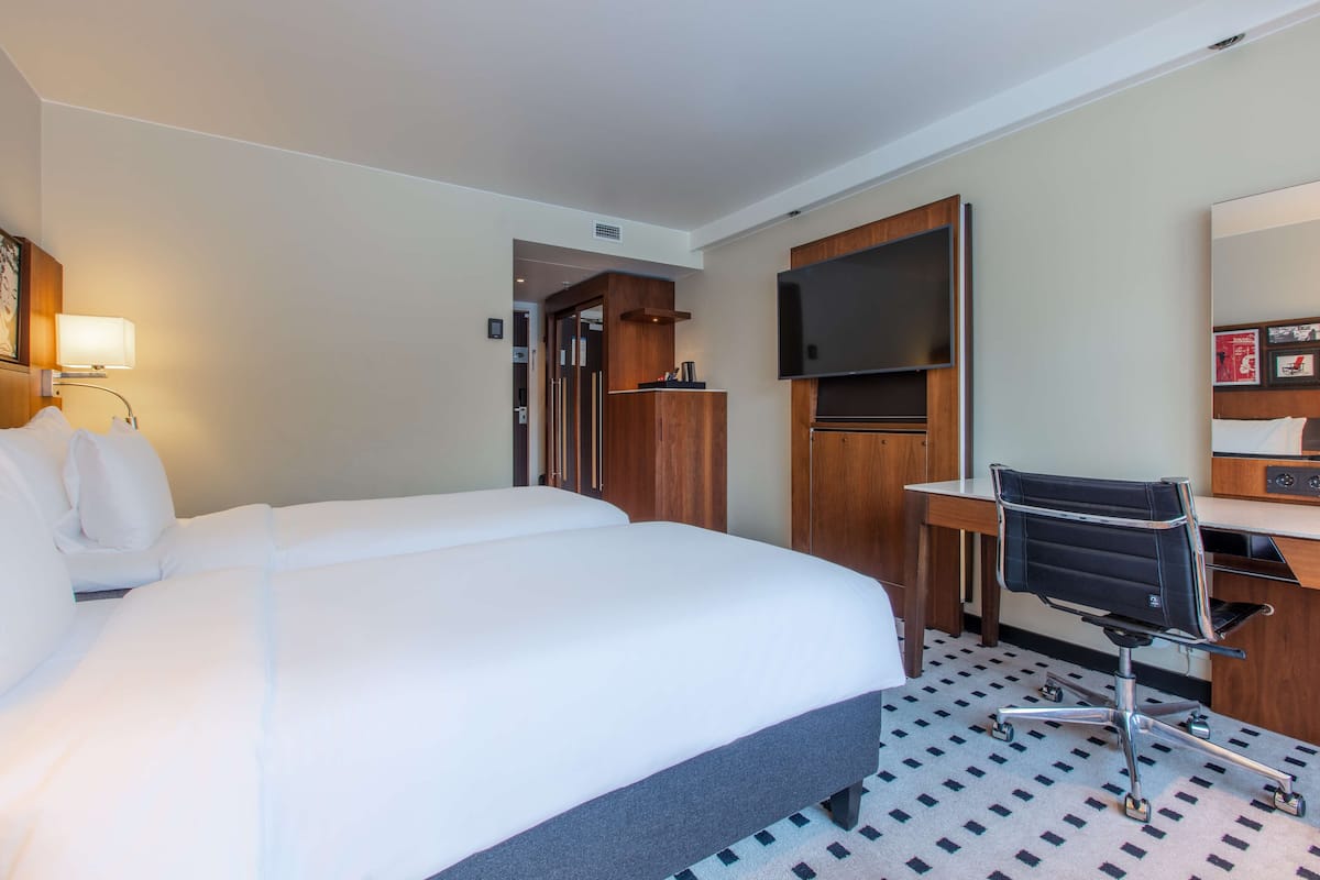 Standard Room | Premium bedding, down comforters, pillowtop beds, in-room safe