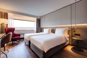 Premium bedding, down comforters, pillowtop beds, in-room safe - Radisson Blu Scandinavia Hotel, Oslo (Oslo)