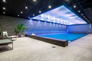 Indoor pool, sun loungers