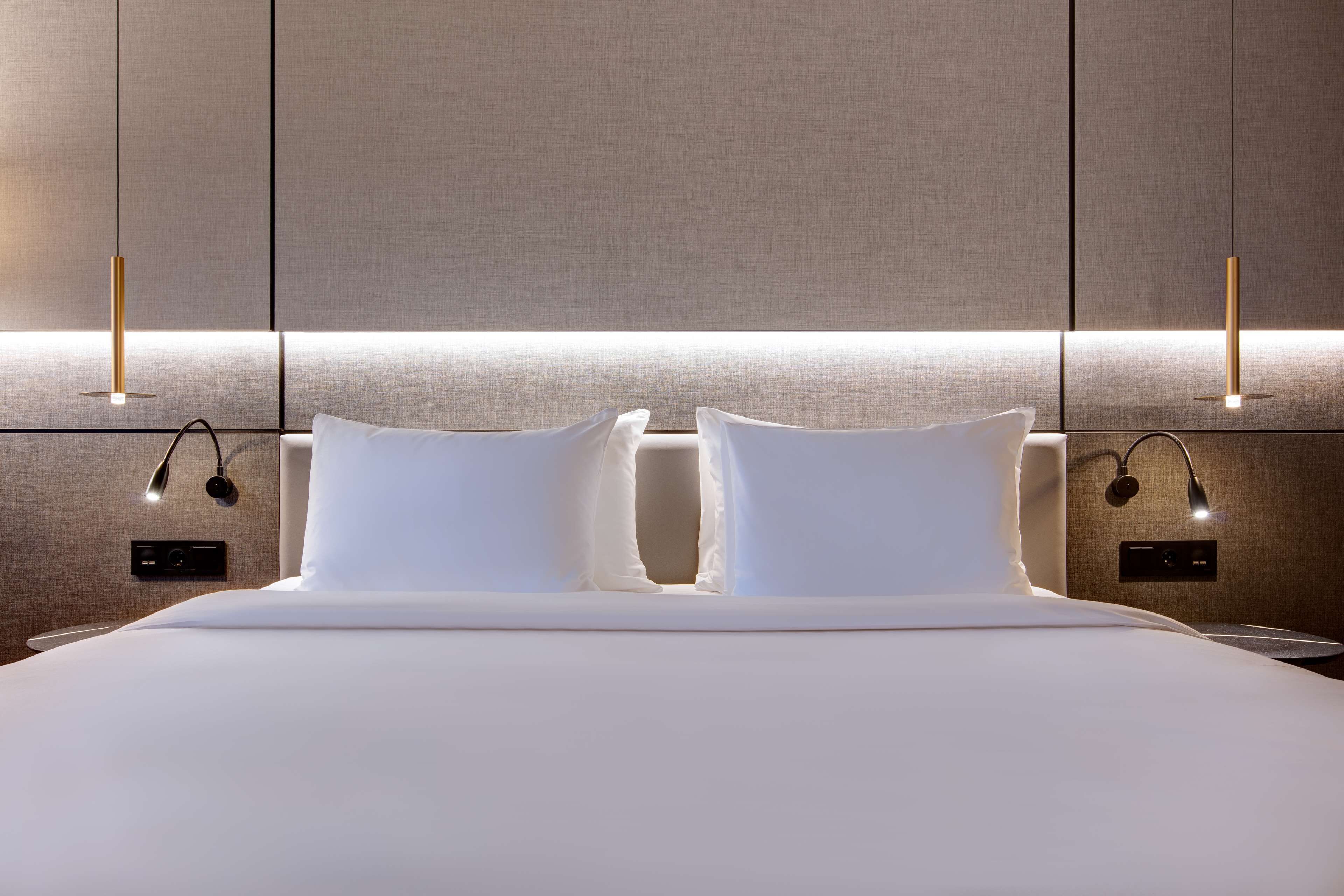 Hochwertige Bettwaren, Daunenbettdecken, Pillowtop-Betten, Zimmersafe