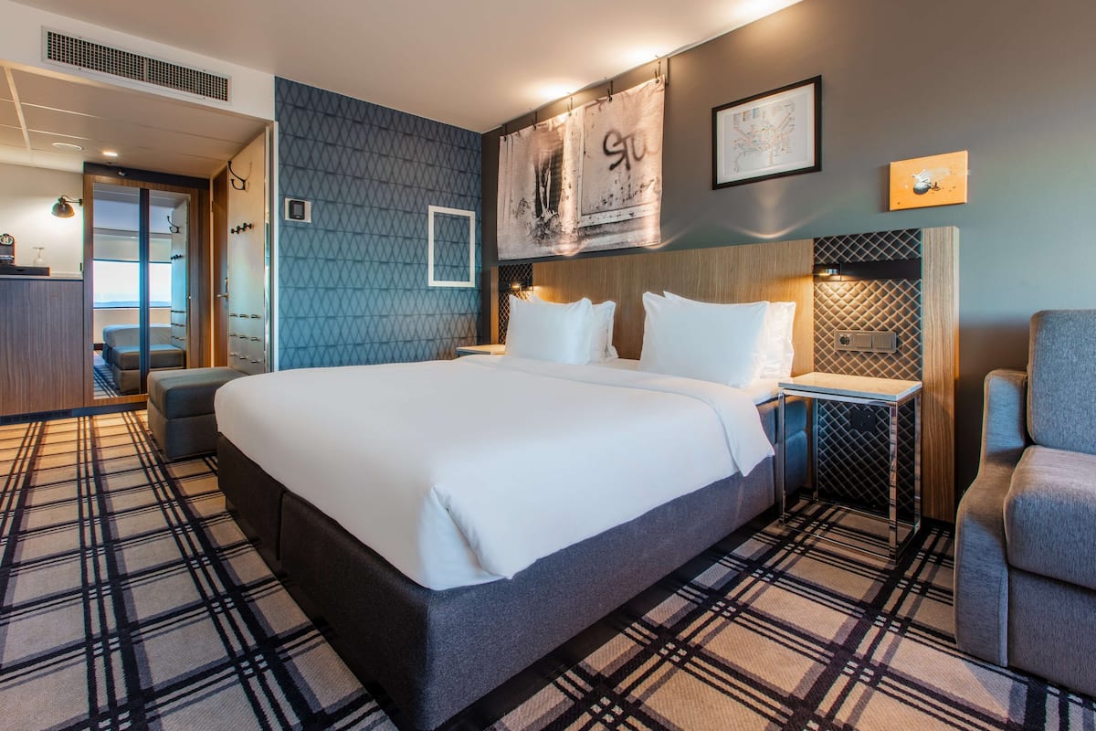 Premium bedding, down comforters, pillowtop beds, in-room safe