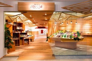 4 restaurants, breakfast, lunch, dinner served; French cuisine