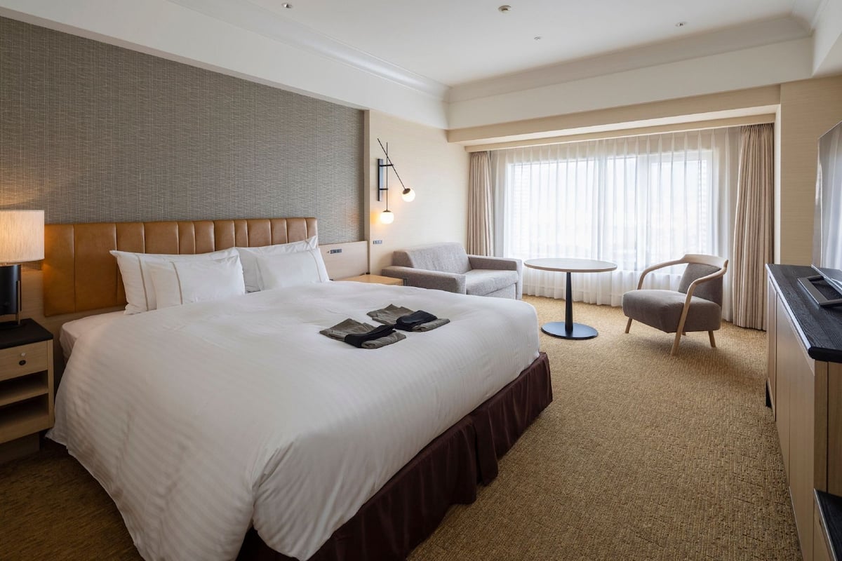 Minibar, Zimmersafe, Schreibtisch, Verdunkelungsvorhänge