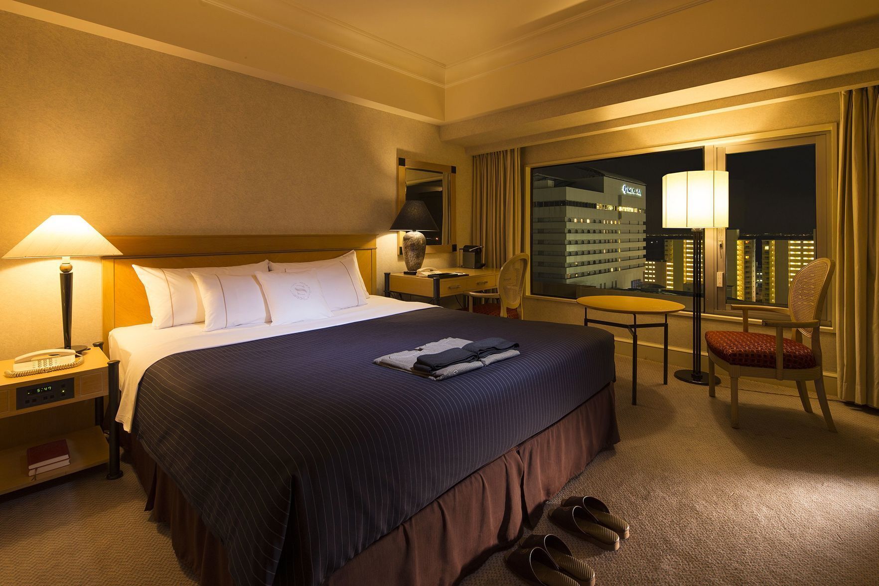 迷你吧、客房內保險箱、書桌、遮光布/窗簾