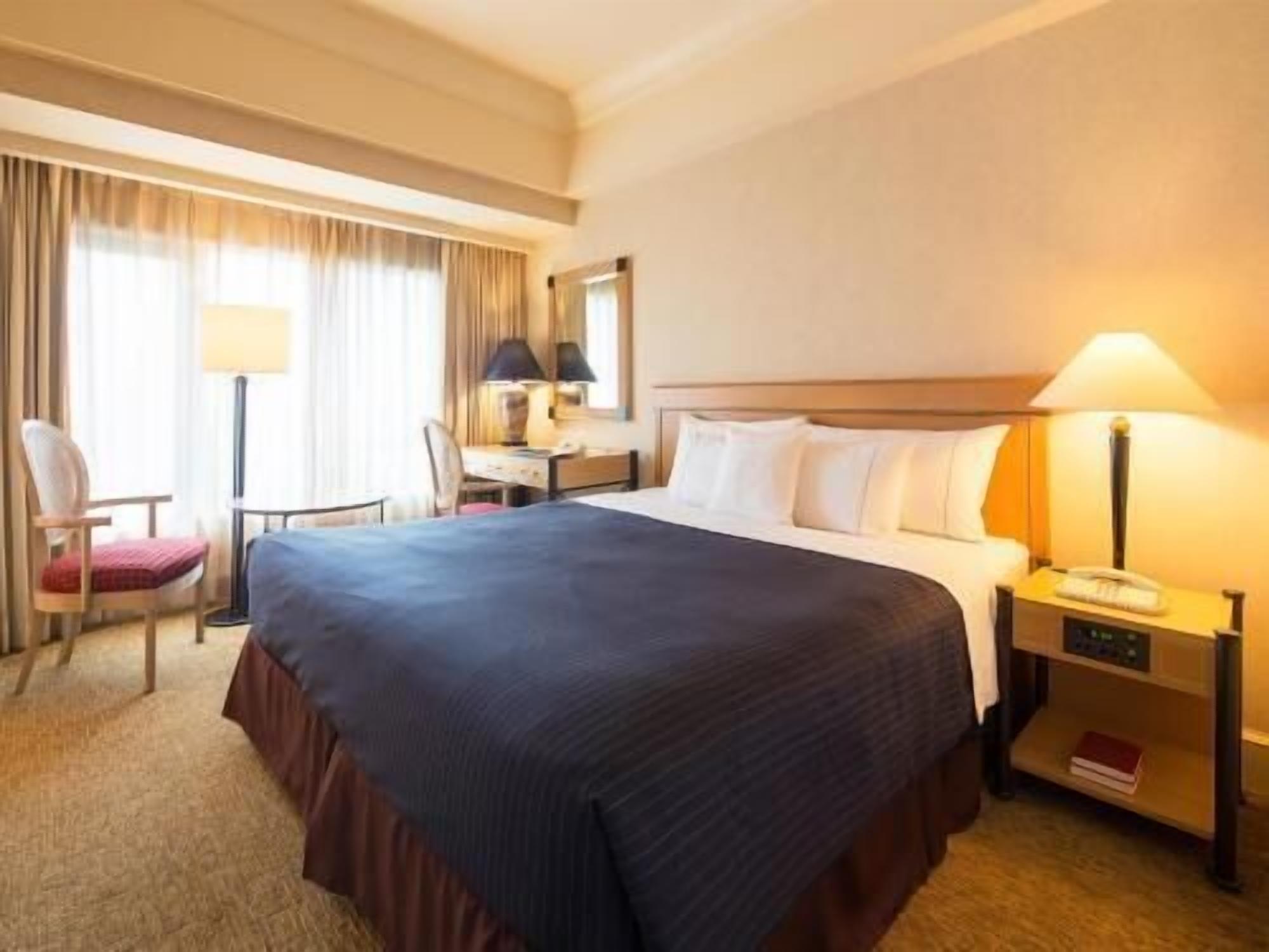 迷你吧、客房內保險箱、書桌、遮光布/窗簾