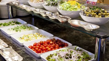 4 間餐廳;供應早餐、午餐、晚餐;法國菜