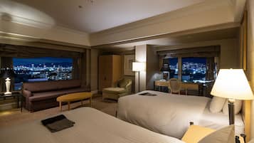 Room, 2 Twin Beds, Corner