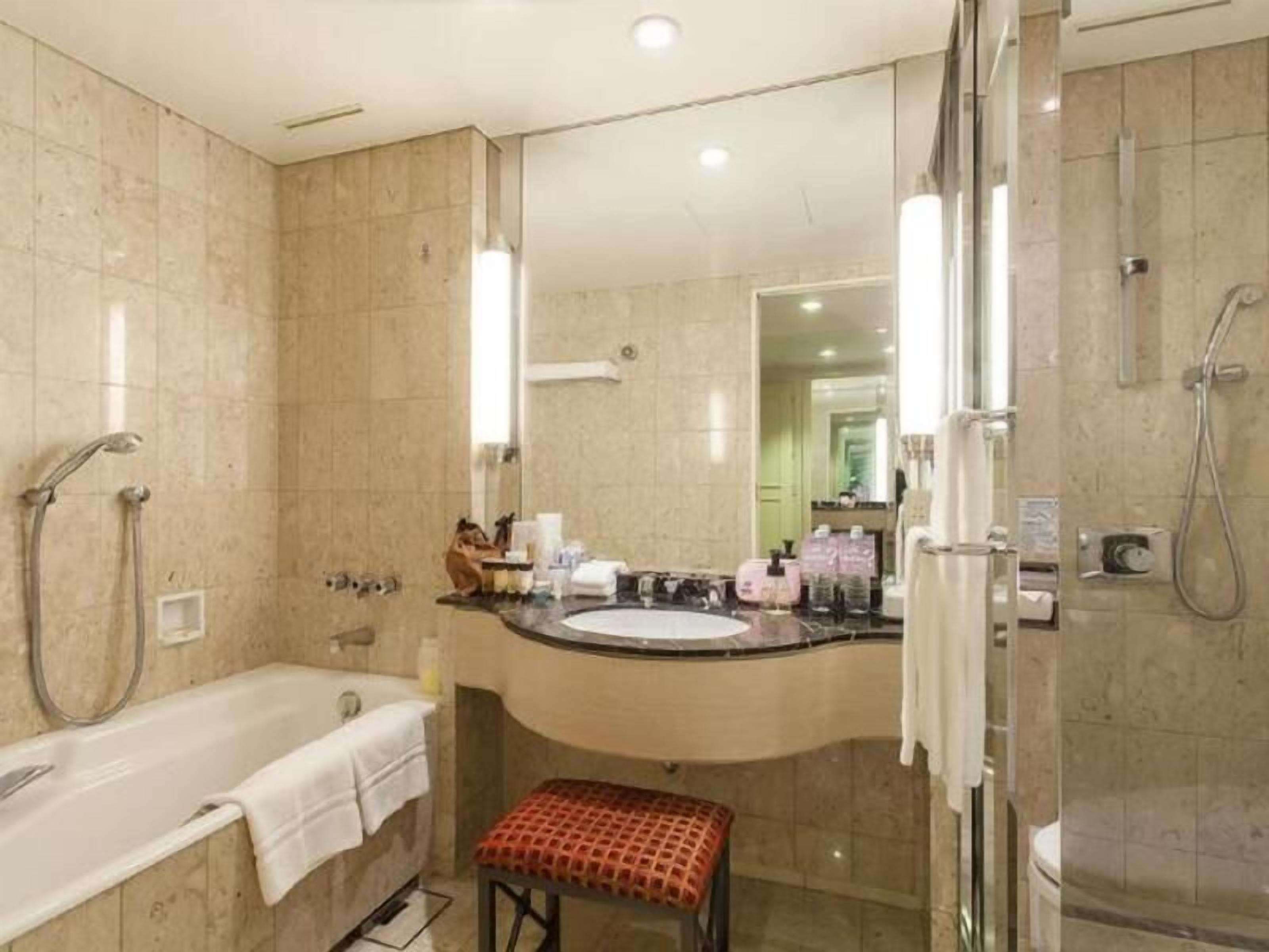 浴室 | 免費盥洗用品、吹風機、拖鞋、坐浴桶