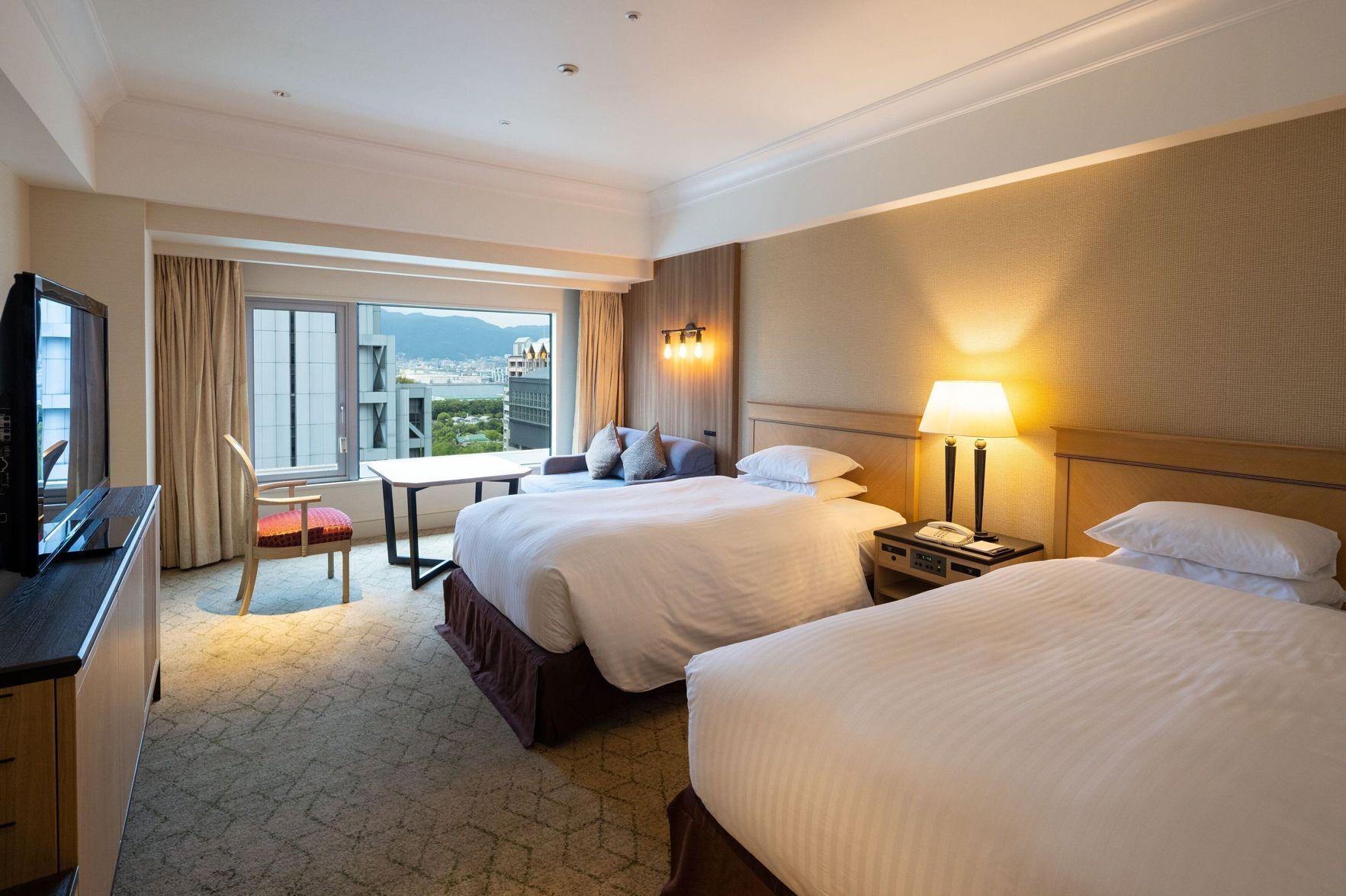 迷你吧、客房內保險箱、書桌、遮光布/窗簾