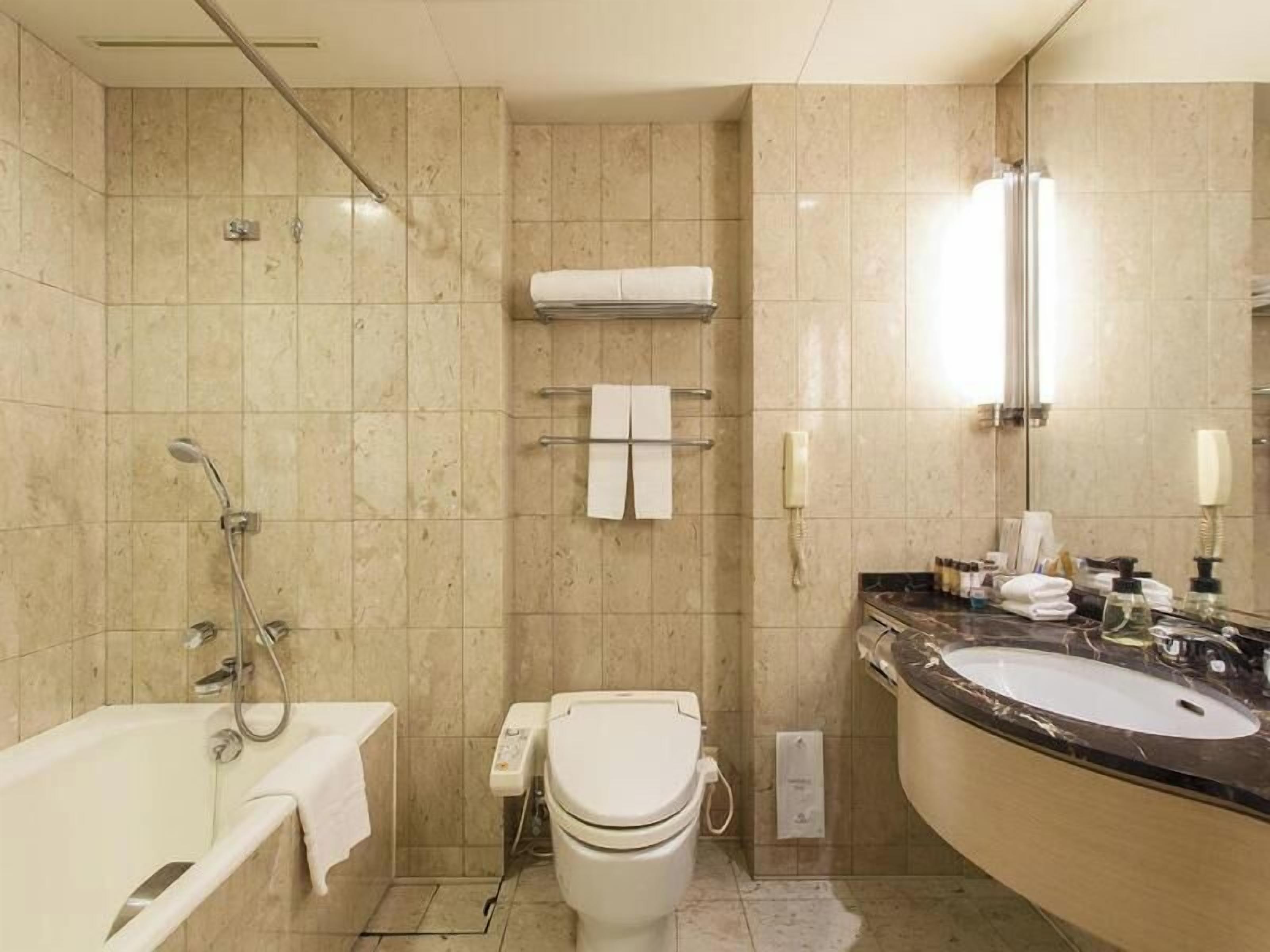 浴室 | 免費盥洗用品、吹風機、拖鞋、坐浴桶