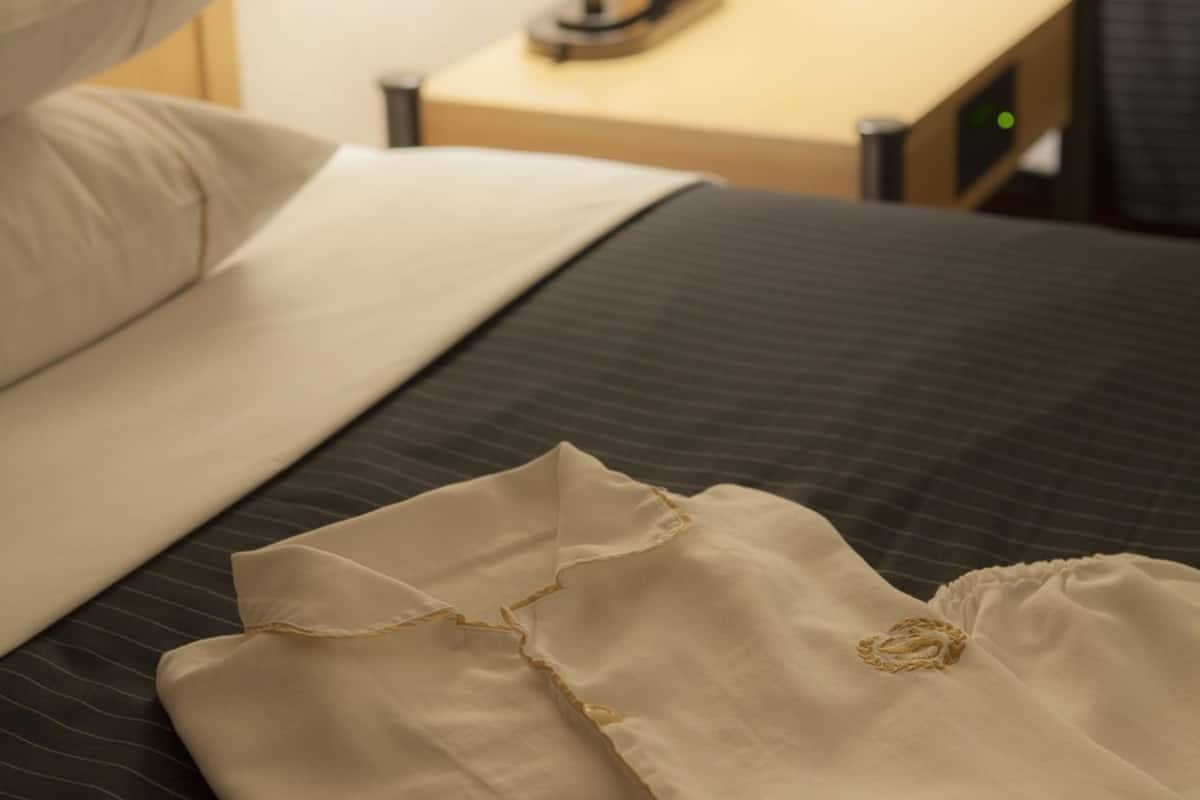 Minibar, Zimmersafe, Schreibtisch, Verdunkelungsvorhänge