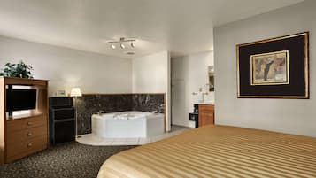 Studio Suite, 1 Queen Bed, Non Smoking | In-room safe, desk, blackout drapes, iron/ironing board
