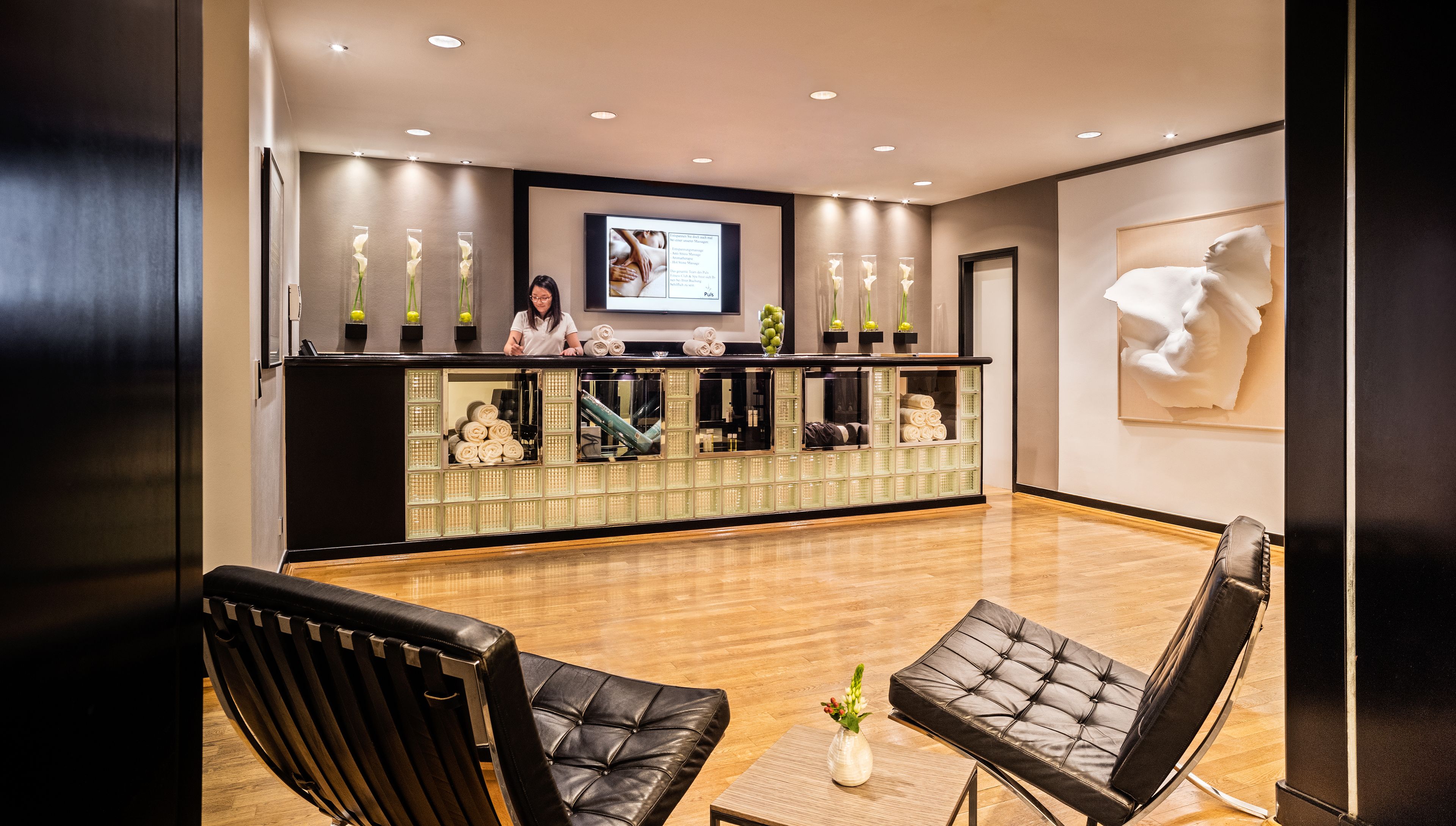 Sauna, hot tub, steam room, body treatments, aromatherapy