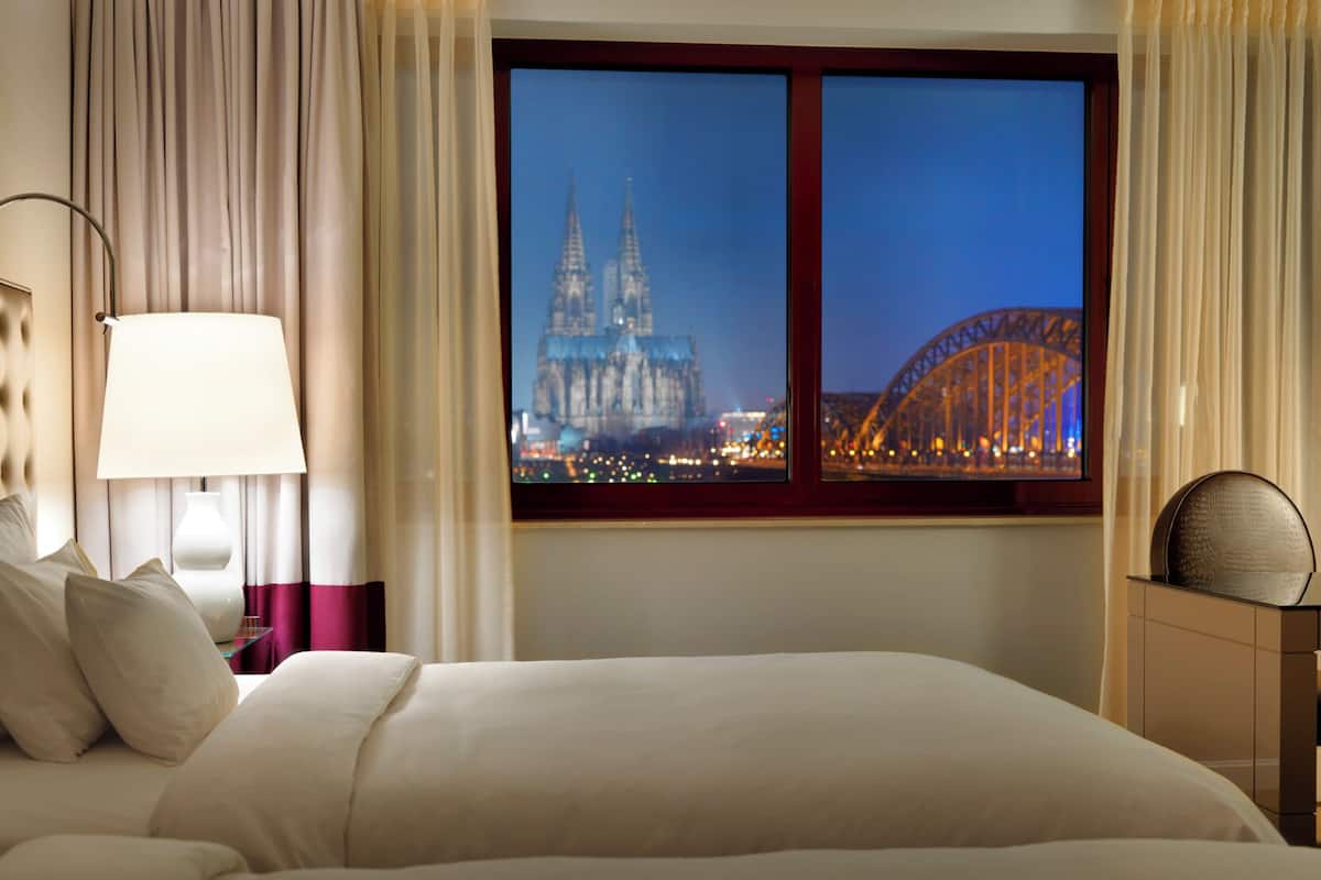 Premium bedding, down comforters, minibar, in-room safe