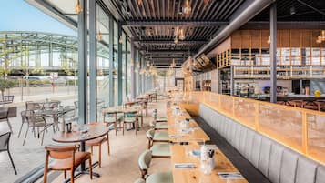 3 restaurants, breakfast, lunch, dinner served; international cuisine