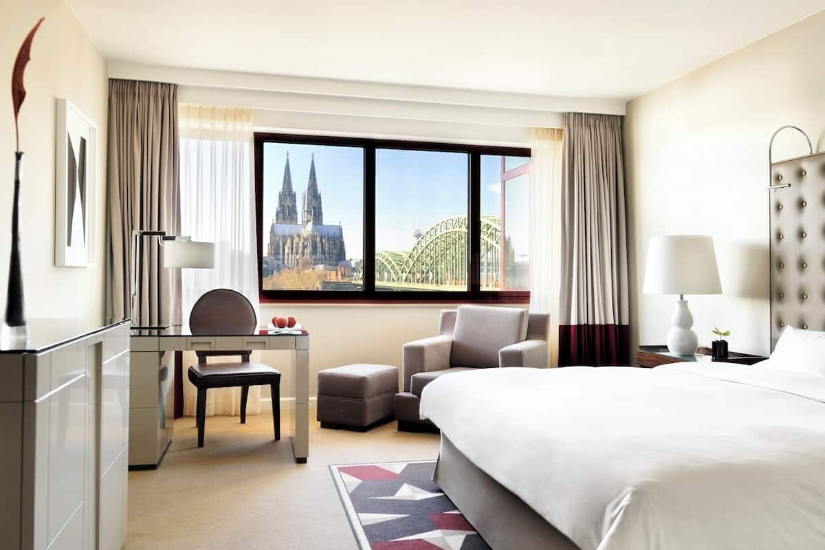 Premium bedding, down comforters, minibar, in-room safe