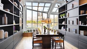 3 restaurants, serveren ontbijt, lunch, diner, internationale gerechten