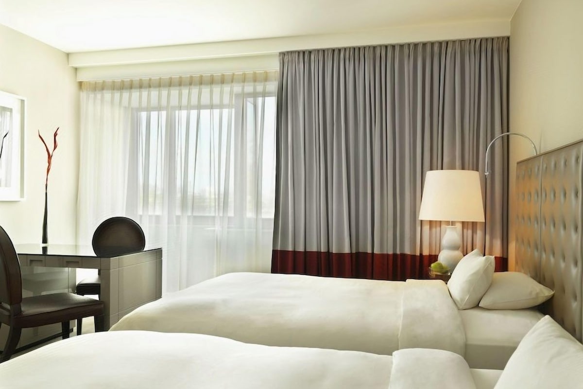 Luxe beddengoed, donsdekens, een minibar, een kluis op de kamer