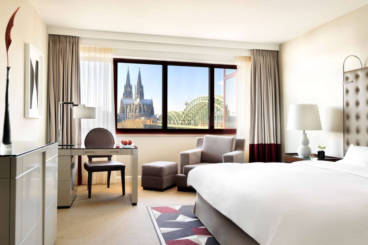 premium bedding, down duvets, minibar, in-room safe