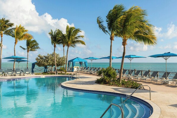 3 piscinas externas, piscina aquecida, guarda-sóis, espreguiçadeiras