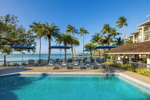 3 piscinas externas, piscina aquecida, guarda-sóis, espreguiçadeiras