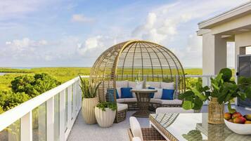 Suite, 1 trÚs grand lit et 1 canapé-lit, en front de mer