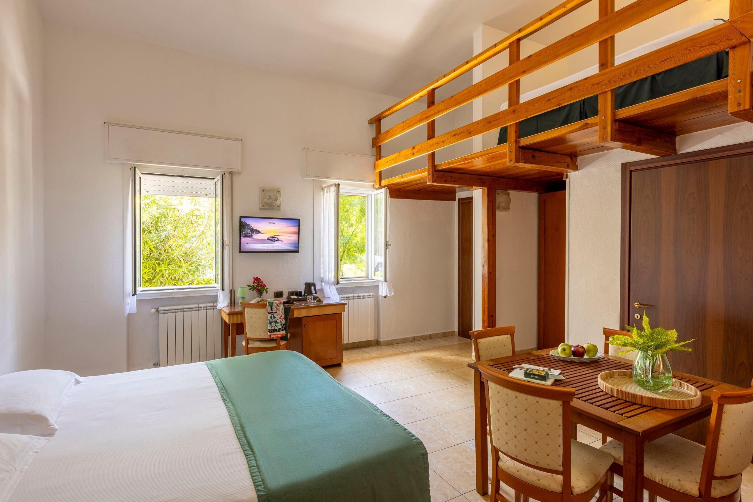 Minibar, una cassaforte in camera, una scrivania, tende oscuranti