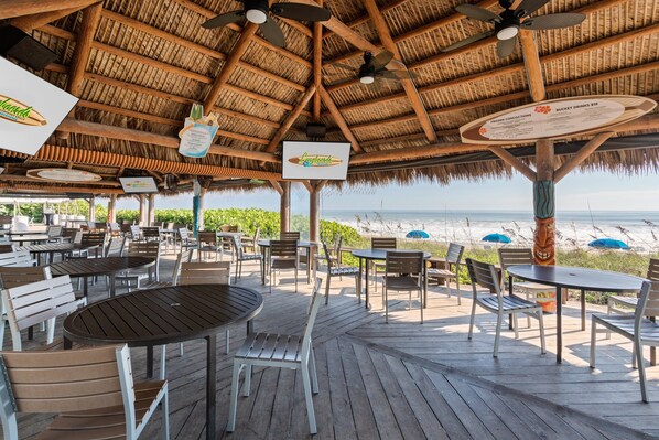 Breakfast, lunch, dinner served; beach views 