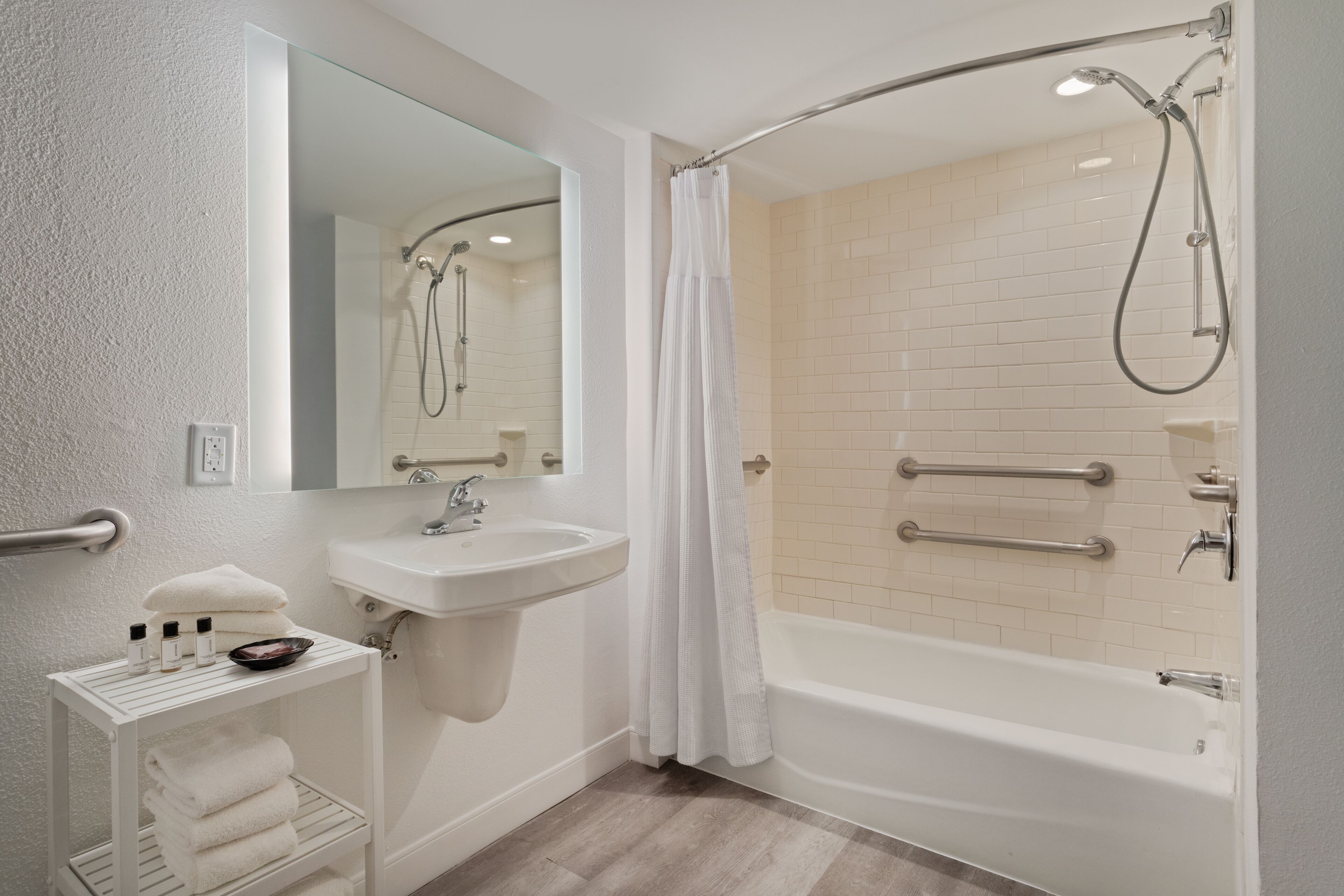 standard room, 1 king bed, mobility accessible (accessible tub) | bathroom | free toiletries, hair dryer, towels, soap