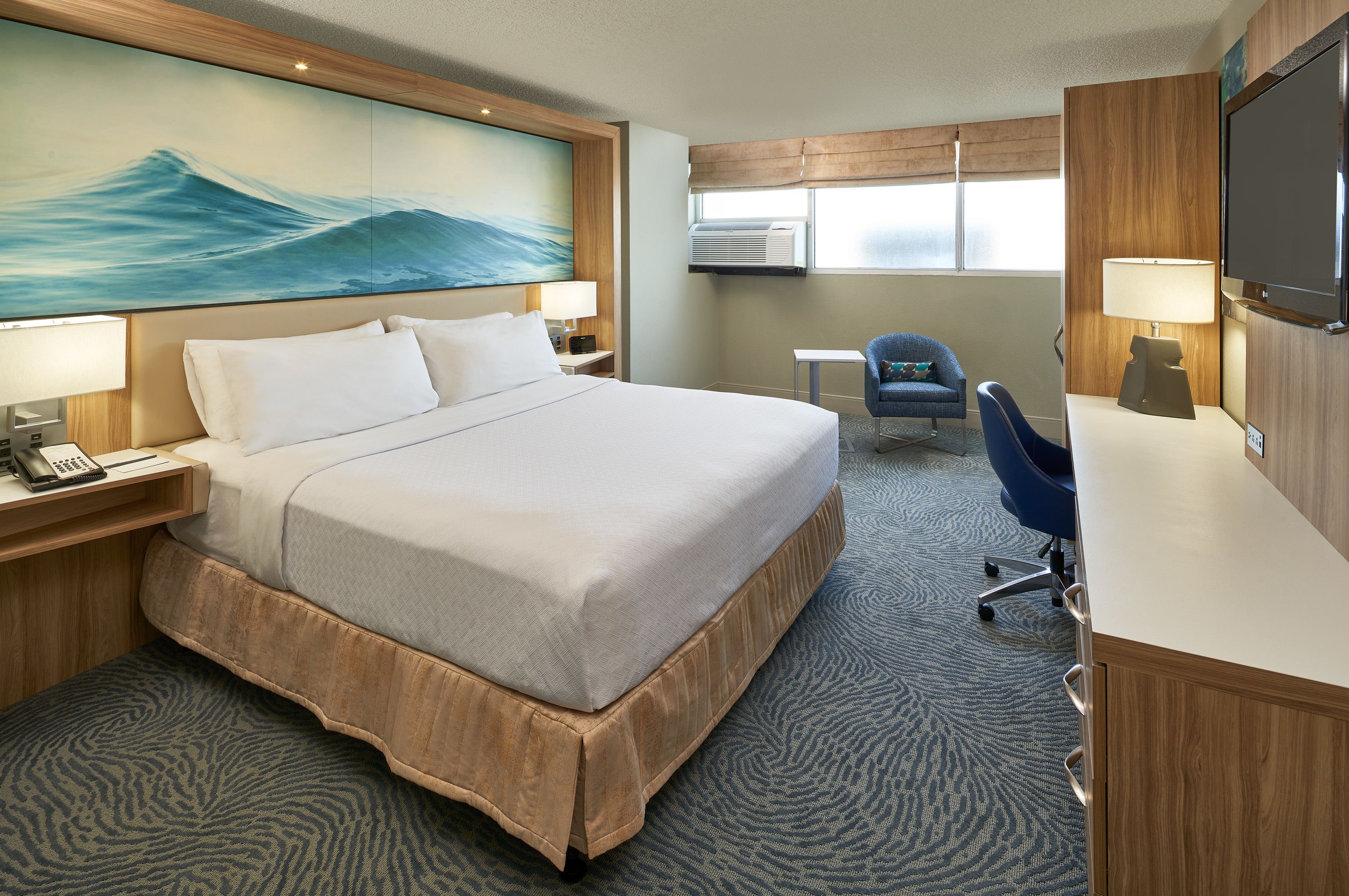 Standard Room, 1 King Bed | Hypo-allergenic bedding, desk, laptop workspace, iron/ironing board