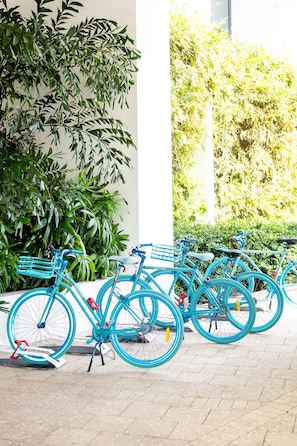 Bicycling - W South Beach (Miami Beach)