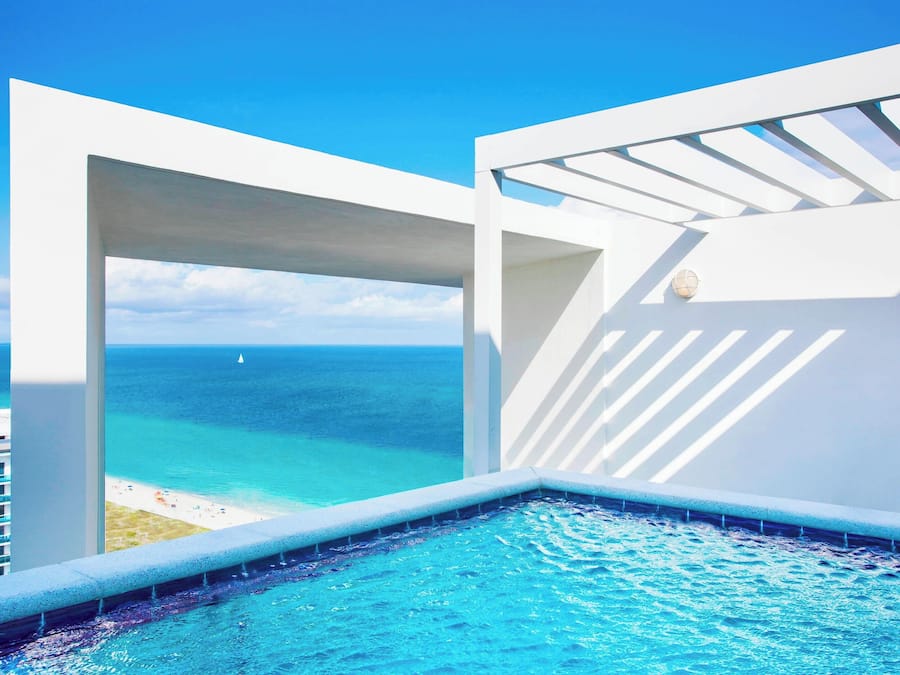 Duplex, 2 quartos, para não fumantes, vista para o oceano (Balcony) | Piscina | 2 piscinas externas, funciona das 9h às 19h, barracas, guarda-sóis