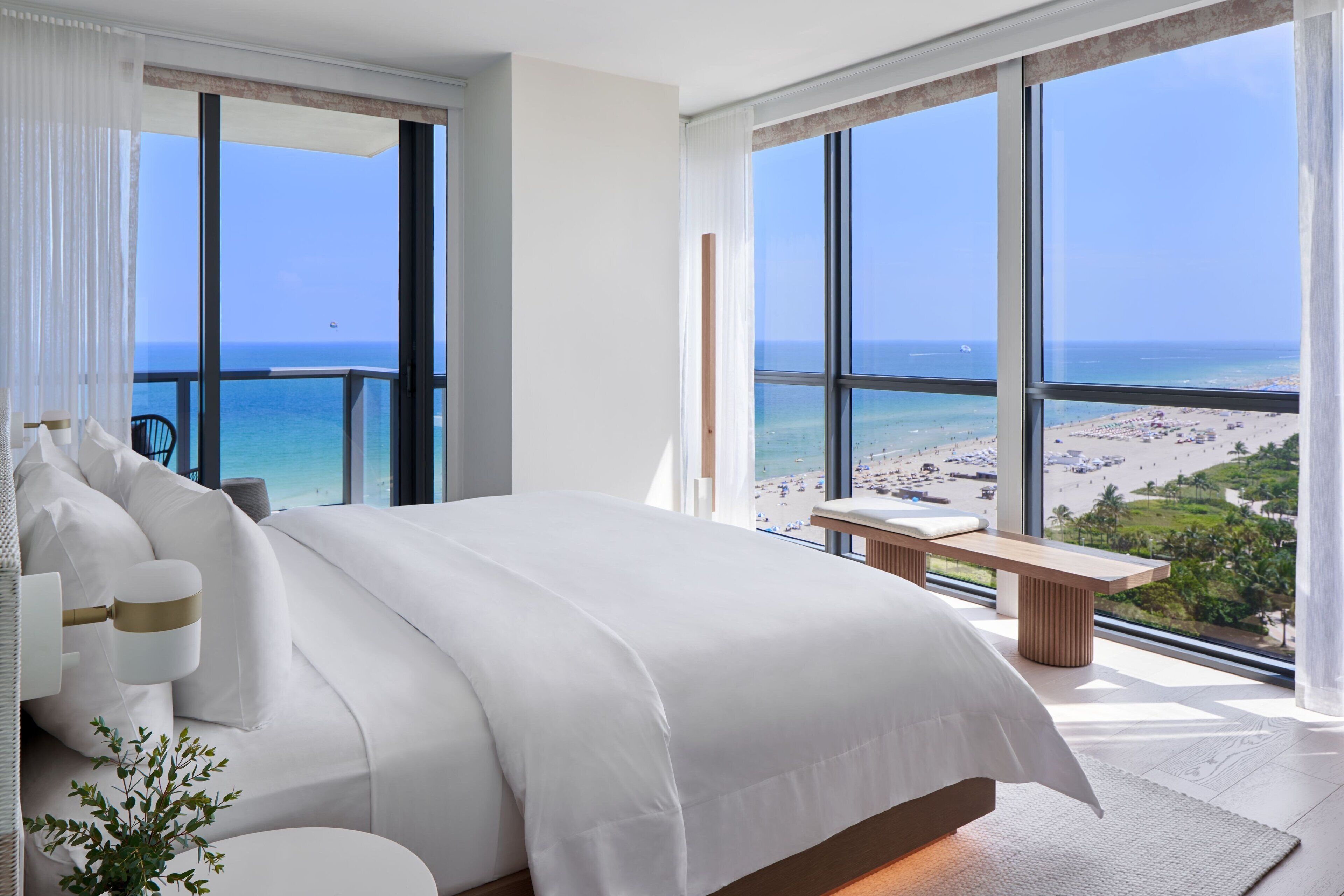 奢华套房, 多张床, 无烟房, 阳台 (Oceanfront) | 羽绒被、迷你吧、客房内保险箱、办公桌