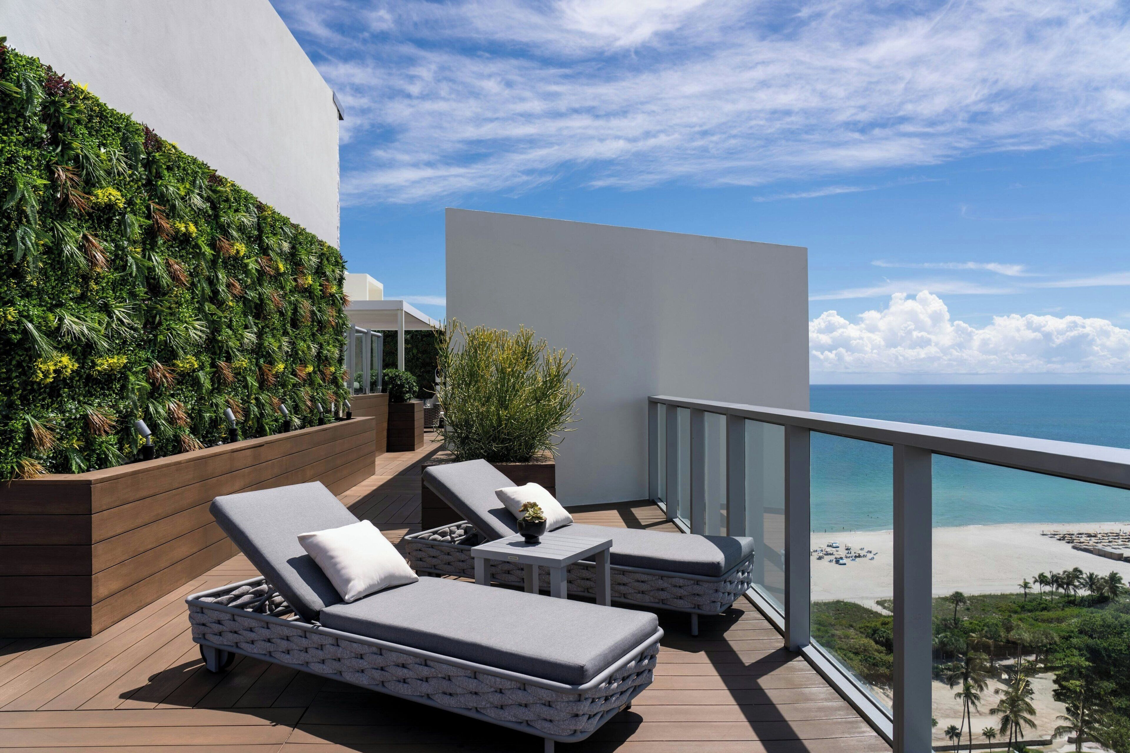 頂樓客房, 3 間臥室, 陽台, 海景 | 羽絨被、迷你吧、客房內保險箱、書桌