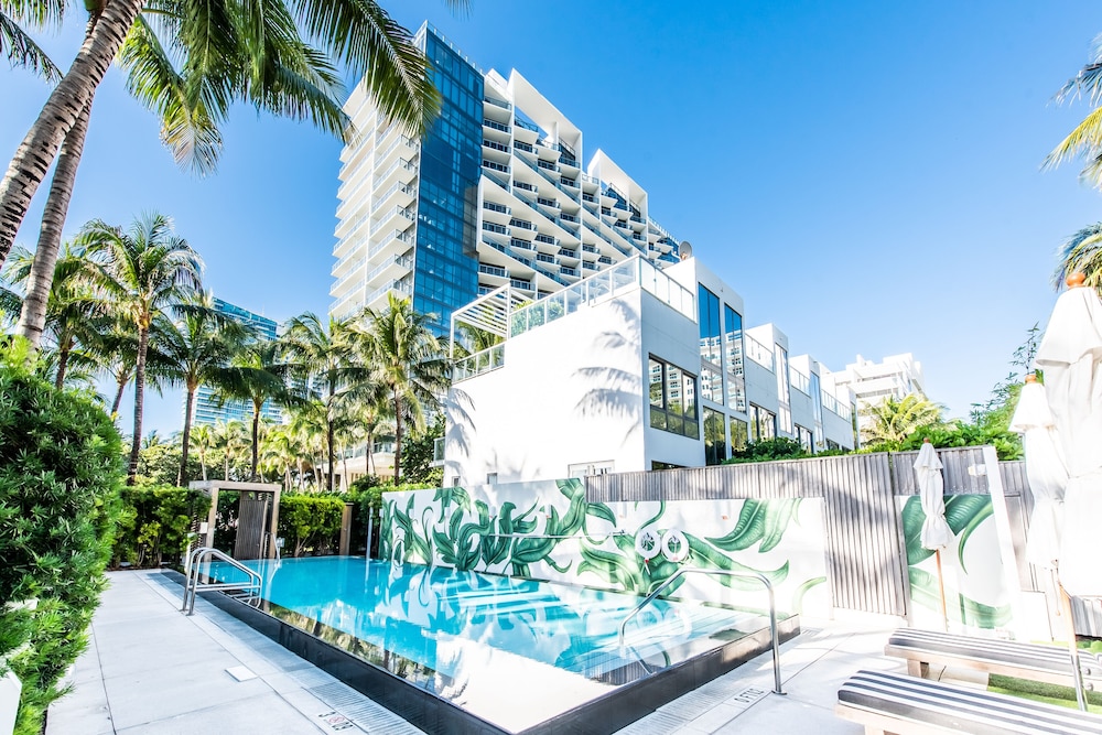 W South Beach by null