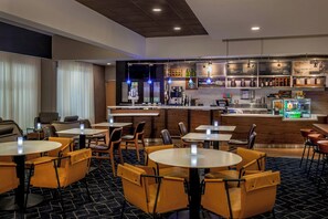Breakfast and dinner served - Courtyard by Marriott Boston Andover (Andover)