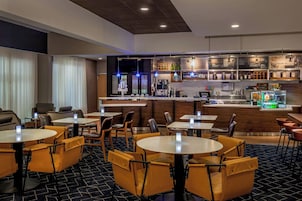 Breakfast and dinner served