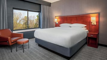 1 bedroom, premium bedding, desk, laptop workspace