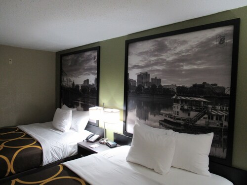 Super 8 by Wyndham New Cumberland