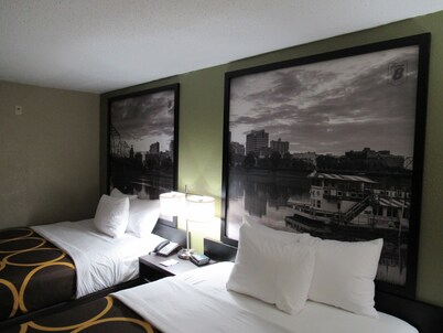 Super 8 by Wyndham New Cumberland