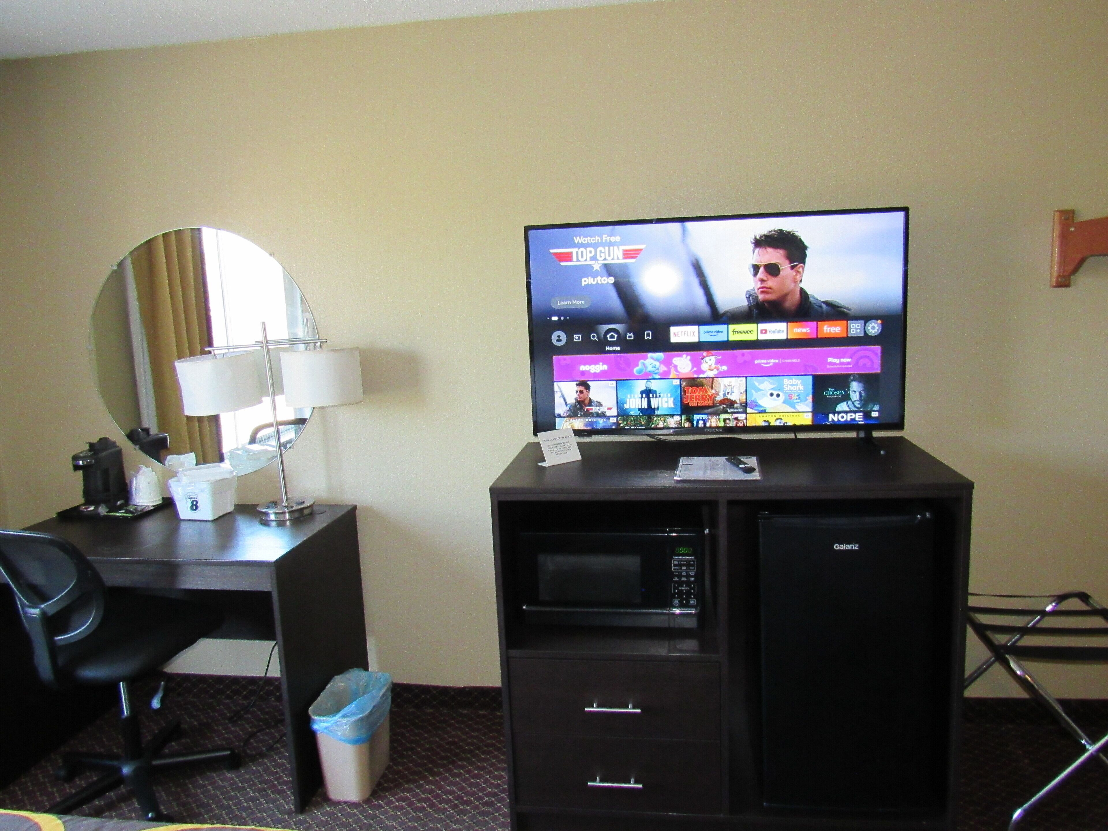 ห้องพัก, เตียงใหญ่ 2 เตียง, สูบบุหรี่ได้ | เครื่องนอนระดับพรีเมียม, โต๊ะทำงาน, ผ้าม่านกันแสง, เตารีด/โต๊ะรีดผ้า