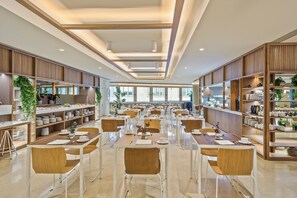 FrĂŒhstĂŒcksbuffet am Wochenende (28 EUR pro Person)