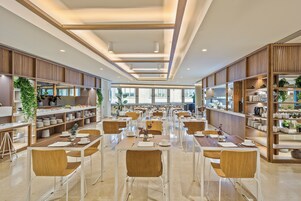 Desayuno buffet los fines de semana (EUR 24 por persona)