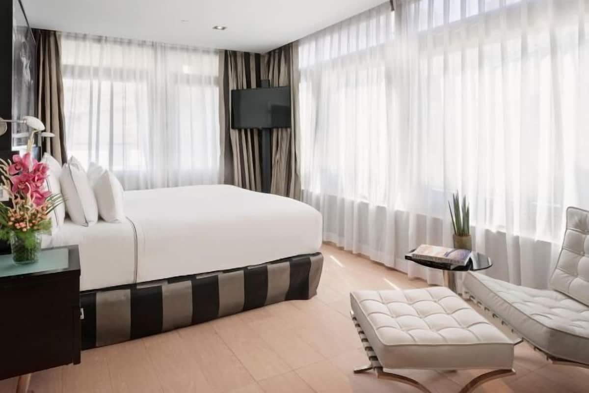 Egyptian cotton sheets, premium bedding, down comforters, pillowtop beds