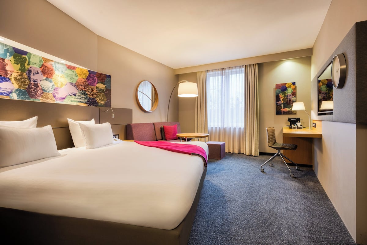Standard Room, 1 Queen Bed