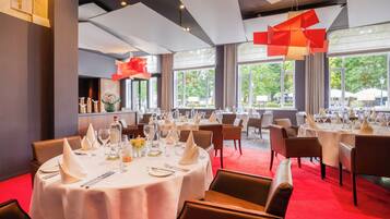 Petit déjeuner, déjeuner et dßner servis sur place